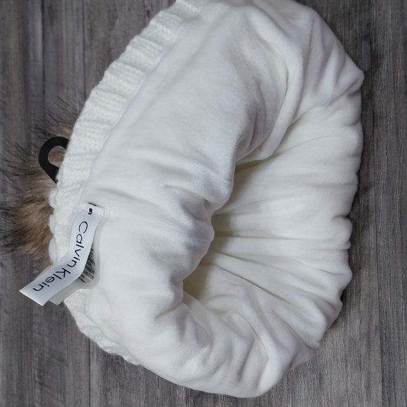 Calvin Klein Winter Cap Hat Pom White Fast Ship - Picture 9 of 9